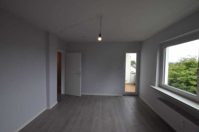 +++ Zum Einzug bereit! Renovierte 2-Raumwohnung mit Tageslichtbad und Balkon +++