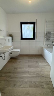 Ansprechende und modernisierte 2,5 EG-Wohnung mit geh. Innenausstattung + Balkon in Hüttenberg