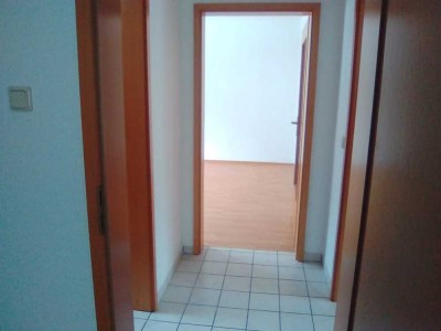 Modernisierte Wohnung mit zwei Zimmern und Küche in Gummersbach