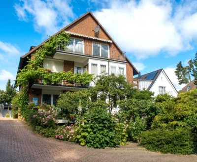 Mobiliert Wohnung 4-Raum-DG-Wohnung mit gehobener Innenausstattung mit EBK in Hamburg Iserbrook