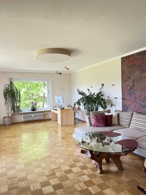 Geschmackvolle 6-Zimmer-Wohnung mit Terrasse und EBK