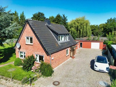 Einfamilienhaus mit integrierter ELW im DG insg. 5 Zimmer - großer Garten mit Garage in Ostsee Nähe!