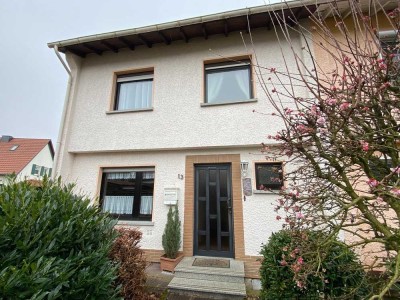 Reihenendhaus mit tollem Grundstück und Doppelcarport