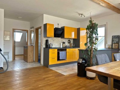 Charmante 2-Zimmer-Wohnung mit Balkon, Badewanne und Stellplatz
