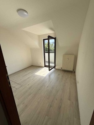 Exklusive 1-Raum-Dachgeschosswohnung mit Balkon und Einbauküche in Heidelberg