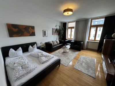 DIREKT BEI DER U1 - MÖBLIERTES 2-ZIMMER APARTMENT - SOFORT VERFÜGBAR - LIFT - NÄHE ZENTRUM!