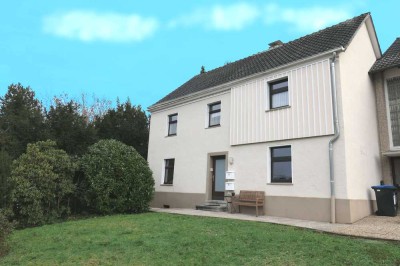 Attraktive Obergeschosswohnung mit großer Balkonterrasse im Zweifamilienhaus