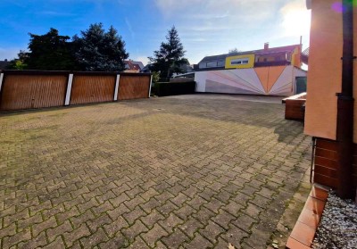 SELTEN im Stadtgebiet ! 717m² Grundstück - massives 2 Parteienhaus  - vielseitige Bebauung möglich
