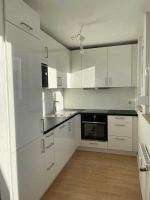 Stuttgart-Weilimdorf schöne 3 Zi-DG-Whg mit EBK,  Südbalkon, S/U-Bahn, BAB-Nähe