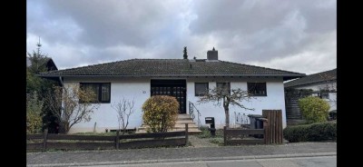 Freistehendes Einfamilienhaus mit parkähnlichem Garten in ruhiger Lage von Gau-Bischofsheim