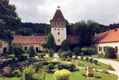 RARITÄT – Wohnung mit Garten im Schloss Primmersdorf an der Thaya