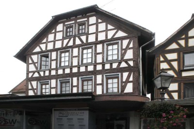 Wohn- und Geschäftshaus in Schottens historischer Altstadt