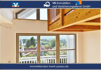 "Wunderschöner Logenplatz in Hutthurm"
Gepflegte 2-Zimmer-Wohnung mit Galerie, Tiefgaragenstellplat