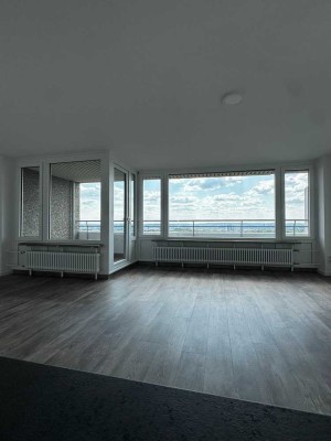 1,5-Zimmer-Wohnung mit traumhaftem Fernblick im 21. OG – frisch saniert & bezugsfrei!