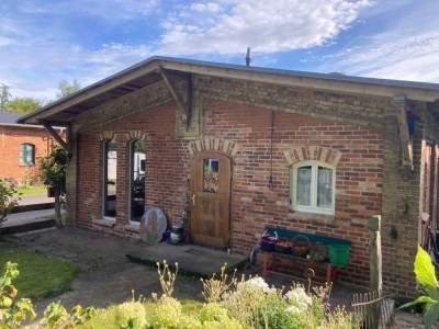 Uriger Backsteinbau - 150 Meter zum See - Holzdielen - Kaminofen - Photovoltaik....