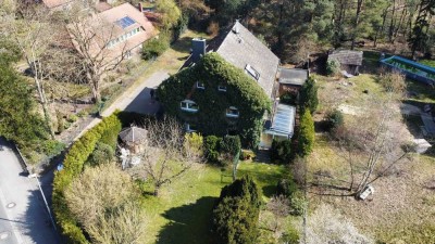 Großzügiges Mehrfamilienhaus mit drei Wohneinheiten in Schneeren