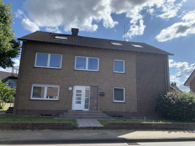 Große schöne komplett renovierte EG Wohnung mit Garten
