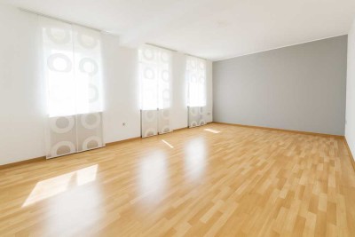 Großer Garten l Große Terasse l EBK l Garage l Hohe Decken in Flomersheim