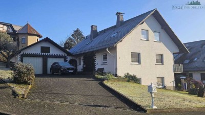 Schöne 3ZKB Dachgeschosswohnung mit Gartennutzung, einer Garage sowie einem Aussenstellplatz