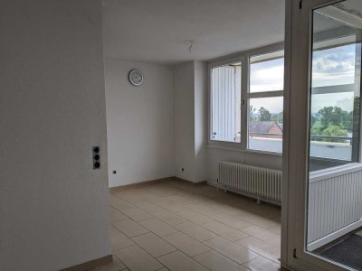 Helle 3-Zimmer-Whg mit EBK und Loggia & Schwimmbad