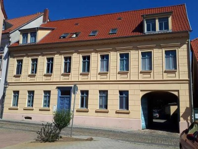 Schön geschnittene, helle 4-Zimmer-Wohnung in der Burger Altstadt