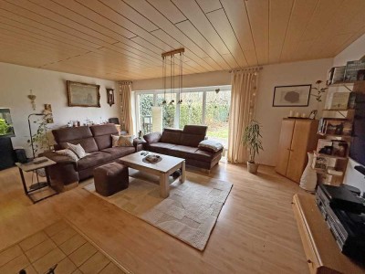 GEPFLEGTES EINFAMILIENHAUS –DHH- mit off. Kamin, Einliegerwohnung,  2 Garagen