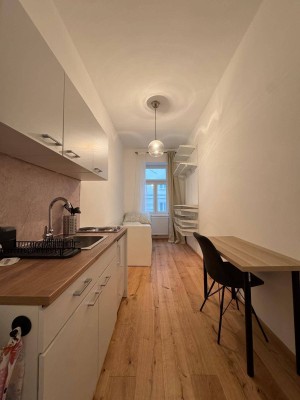 1 Zimmer-Wohnung, voll ausgestattet, auf Zeit (6 Monate max)