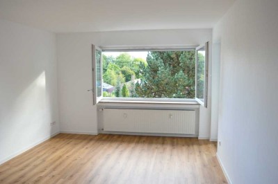 Frisch sanierte 3,5-Zimmer-Wohnung mit Balkon, EBK und Garage
