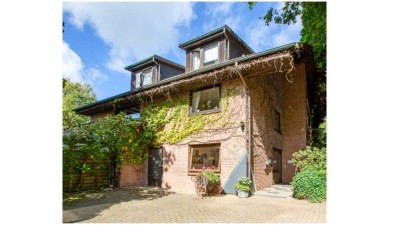 Komplett modernisierte 3-Zimmer Wohnung mit Dachterrasse und Garten im idyllischen Hamfelde