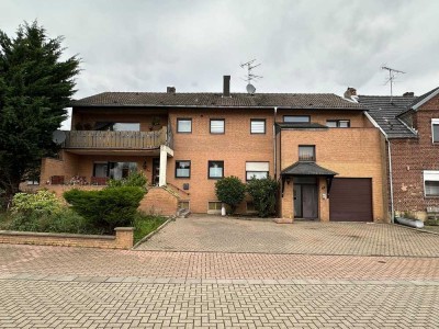 Freundliche 6-Zimmer-Maisonette-Wohnung mit Balkon in Elsdorf