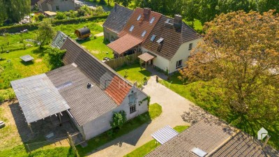 In Ostseenähe: 2 Häuser zum Preis von einem | Rustikale DHH zzgl. gut ausgestattetem Bungalow