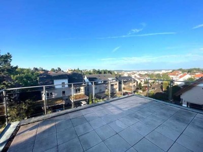 Erstbezug nach Modernisierung! Stilvolle 3,5 Zimmer DG-Wohnung in BB, EBK, Dachterrasse - Top Lage!