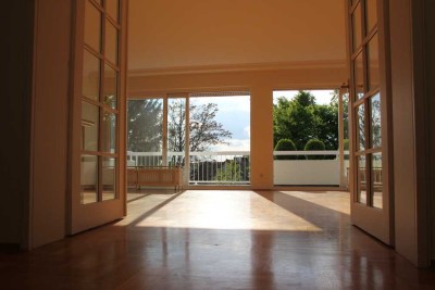 Großzügige, ruhige Penthouse-Wohnung mit Blick auf großen Garten und Skyline 5 min vom Sbhf