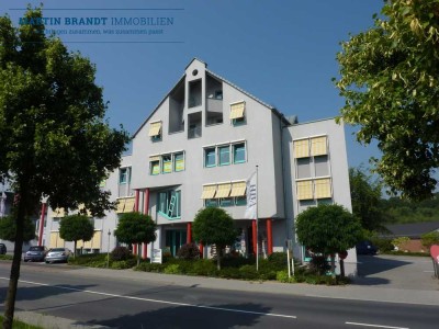 Attraktive 3 Zimmerwohnung mit Einbauküche und Balkon in zentraler Lage von IDSTEIN