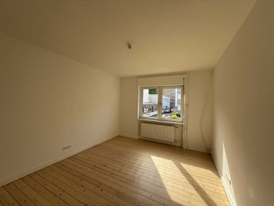 Stilvoll modernisierte 4-Zimmerwohnung mit Balkon und Gartenmitbenutzung in Frankfurt-Ginnheim