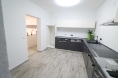4-Zimmerwohnung mit Terrasse, EBK, Stellplatz & separatem Eingang – sofort frei