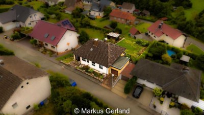 Reserviert ! Traumhafter Fernblick garantiert - Einfamilienhaus mit Einliegerwohnung und PV-Anlage