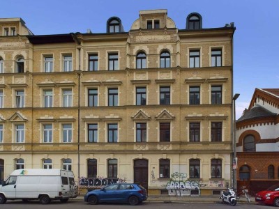 2-Zimmerwohnung mit Balkon in charmantem Altbau