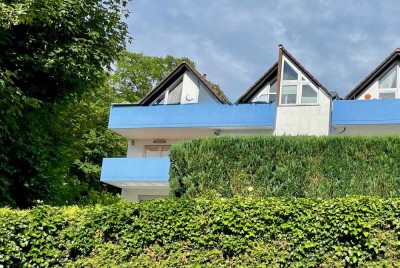 RUHIGE DACHGESCHOSSWOHNUNG MIT GRÜNEM AUSBLICK !!!