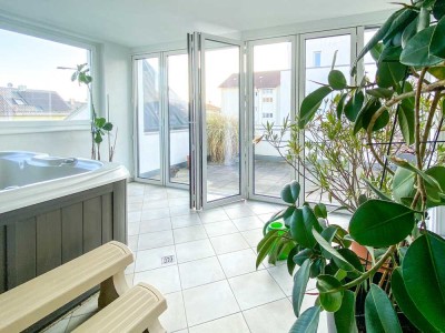 Elegante und ruhige Penthouse-Wohnung mit Wintergarten, Dachterrasse und Whirlpool