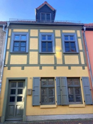 Zentral: Stadthaus mit  Südterrasse - Garage - Gartengrundstück....
