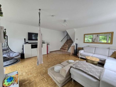 Viel Raum & Licht - Doppelhaushälfte in Split-Level-Bauweise - plus Garten für die ganze Familie.