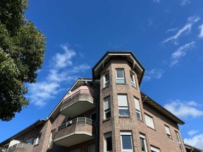 Schöne, helle 72 m² - 2.0 Zi. DG - Wohnung mit tollem Blick und S/W Balkon.