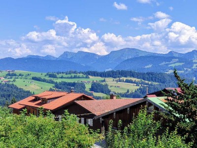 Schöne und vollst. renovierte 3-Zimmer-Wohnung mit geh. Innenausstattung mit Balkon und EBK