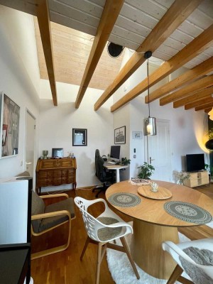 Stilvolle 2,5-Raum-Wohnung mit gehobener Innenausstattung mit Balkon und EBK in Langenfeld