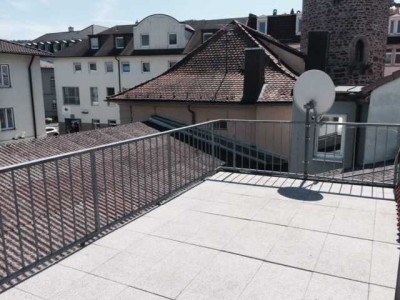 Schicke Dachterrassenwohnung mit Einbauküche, Fußgängerzone zu vermieten...