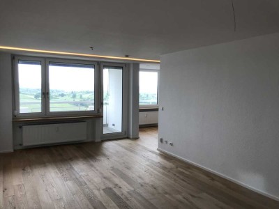 Grundsanierte 2,5-Zimmer-Penthouse-Wohnung mit Balkon und neuer Einbauküche in Nürtingen