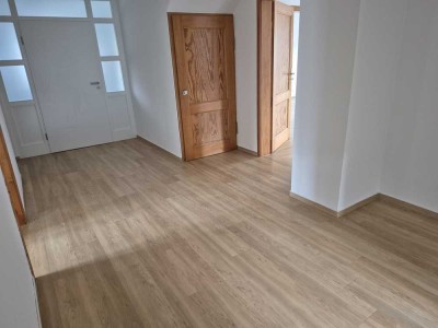 Stilvolle, gepflegte 4-Raum-Wohnung mit Balkon und Einbauküche in Tübingen