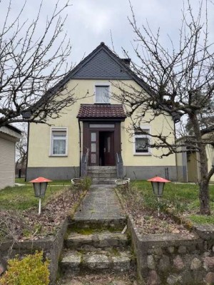 Solides Haus auf schönem Grundstück in Lychen zu verkaufen.