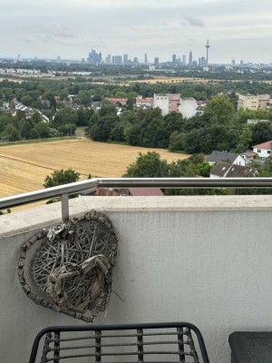Hoher Wohncomfort in gepfl. Anlage, Weitblick auf Taunuspanorama u. Skyline , Balkon, Tief-Garage